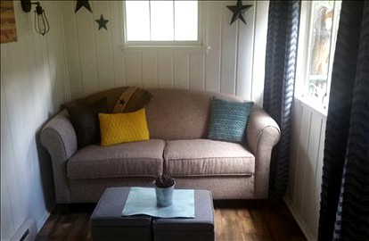 Log Cabin Rental with Americana Decor near Badlands National Park, South Dakota - Lead, South Dakota - glamping.directory