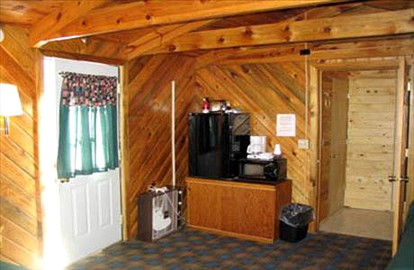 Log Cabin Rental with Americana Decor near Badlands National Park, South Dakota - Lead, South Dakota - glamping.directory