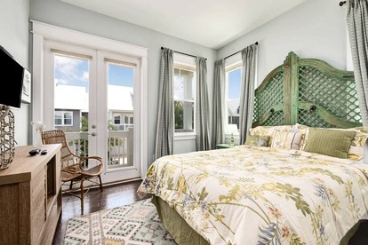 Elegant Coastal Cottage with Private Golf Cart & Pool Near 30A Beaches, Santa Rosa Beach Florida - Santa Rosa Beach, Florida - glamping.directory