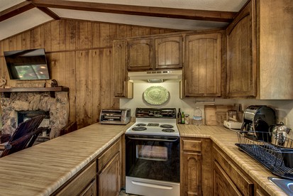 Pet-Perfect Pine Mountain Lake: Explore Beaches from Your Pet-Friendly Rental - Groveland, California - glamping.directory