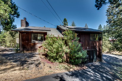 Pet-Perfect Pine Mountain Lake: Explore Beaches from Your Pet-Friendly Rental - Groveland, California - glamping.directory