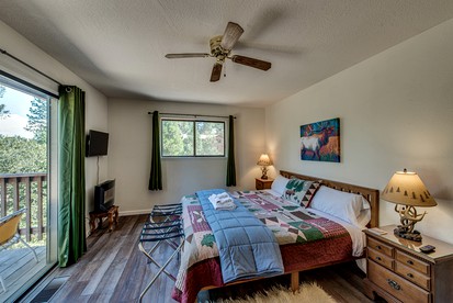 Pet-Perfect Pine Mountain Lake: Explore Beaches from Your Pet-Friendly Rental - Groveland, California - glamping.directory