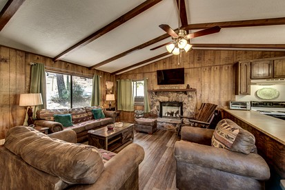 Pet-Perfect Pine Mountain Lake: Explore Beaches from Your Pet-Friendly Rental - Groveland, California - glamping.directory