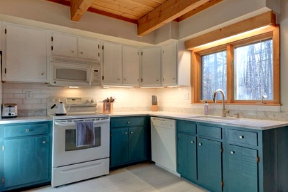 Chic Forest Cabin with Hot-Tub, Deck and Fire Pit in New Hampshire - Intervale, New Hampshire - glamping.directory
