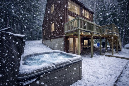 Chic Forest Cabin with Hot-Tub, Deck and Fire Pit in New Hampshire - glamping.directory