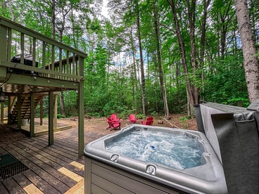 Chic Forest Cabin with Hot-Tub, Deck and Fire Pit in New Hampshire - Intervale, New Hampshire - glamping.directory