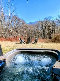 Secluded Modern-Rustic Cabin with Hot Tub & Sunrise Old Rag Views near Shenandoah National Park, Luray VA - Luray, Virginia - glamping.directory