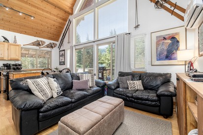 Enchanting Dog-Friendly Log Cabin with Private Hot Tub for Families near Leavenworth, Washington - Leavenworth, Washington - glamping.directory