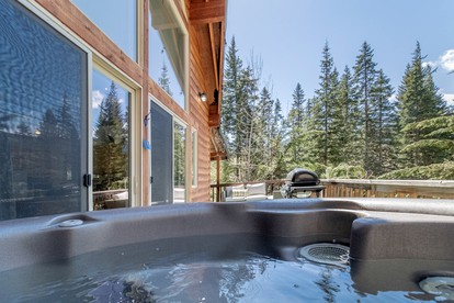 Enchanting Dog-Friendly Log Cabin with Private Hot Tub for Families near Leavenworth, Washington - Leavenworth, Washington - glamping.directory