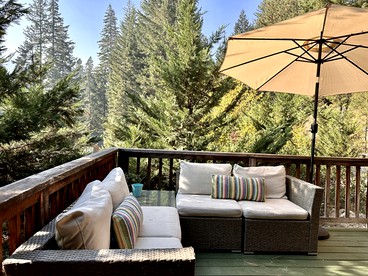 Enchanting Dog-Friendly Log Cabin with Private Hot Tub for Families near Leavenworth, Washington - Leavenworth, Washington - glamping.directory
