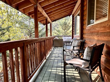 Enchanting Dog-Friendly Log Cabin with Private Hot Tub for Families near Leavenworth, Washington - Leavenworth, Washington - glamping.directory