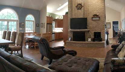 Luxury Vacation Rental with Kayaks and Canoes near Kalamazoo in Michigan - Kalamazoo, Michigan - glamping.directory