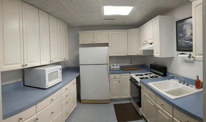 Luxury Vacation Rental with Kayaks and Canoes near Kalamazoo in Michigan - Kalamazoo, Michigan - glamping.directory