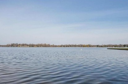Luxury Vacation Rental with Kayaks and Canoes near Kalamazoo in Michigan - Kalamazoo, Michigan - glamping.directory