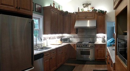 Luxury Vacation Rental with Kayaks and Canoes near Kalamazoo in Michigan - Kalamazoo, Michigan - glamping.directory