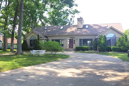 Luxury Vacation Rental with Kayaks and Canoes near Kalamazoo in Michigan - glamping.directory