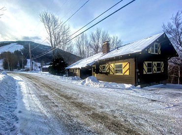 Spacious Retreat for a White Mountains Vacation Getaway - glamping.directory
