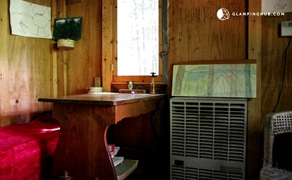 Charming Cabin in the Woods near Woodstock, New York - Woodstock, New York - glamping.directory