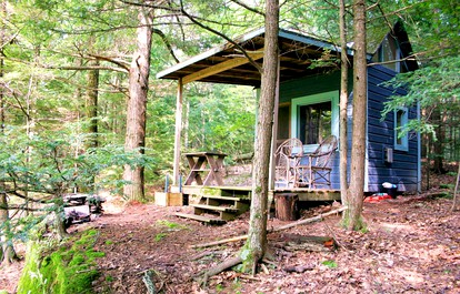 Charming Cabin in the Woods near Woodstock, New York - glamping.directory