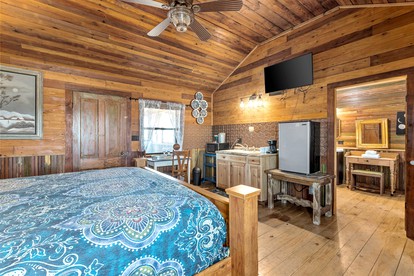 Unique Cabin Perfect for Stargazing in Texas Wine Country in Downtown Fredericksburg - Fredericksburg, Texas - glamping.directory