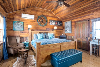 Unique Cabin Perfect for Stargazing in Texas Wine Country in Downtown Fredericksburg - Fredericksburg, Texas - glamping.directory