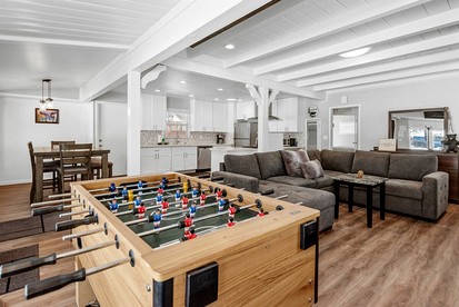 Charming Cottage with Foosball and Hot-tub in Big Bear Lake, California - Big Bear Lake, California - glamping.directory