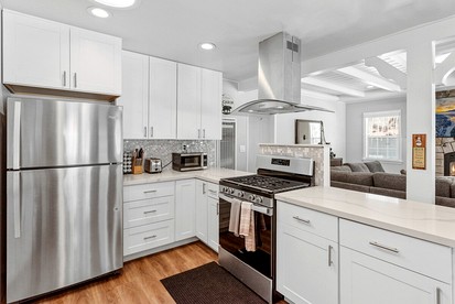 Charming Cottage with Foosball and Hot-tub in Big Bear Lake, California - Big Bear Lake, California - glamping.directory