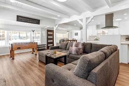Charming Cottage with Foosball and Hot-tub in Big Bear Lake, California - Big Bear Lake, California - glamping.directory