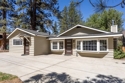 Charming Cottage with Foosball and Hot-tub in Big Bear Lake, California - glamping.directory
