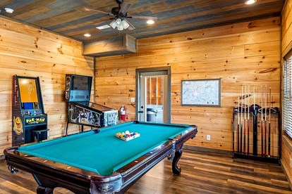 Luminous Cabin with Gorgeous Interior and Hot-Tub in Tennessee - Sevierville, Tennessee - glamping.directory