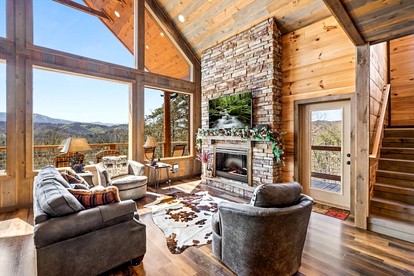 Luminous Cabin with Gorgeous Interior and Hot-Tub in Tennessee - Sevierville, Tennessee - glamping.directory