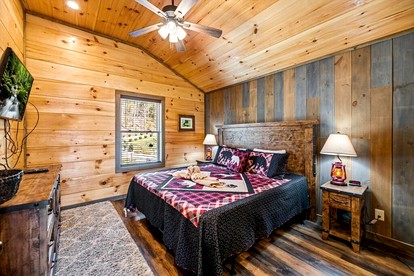 Luminous Cabin with Gorgeous Interior and Hot-Tub in Tennessee - Sevierville, Tennessee - glamping.directory