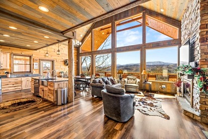 Luminous Cabin with Gorgeous Interior and Hot-Tub in Tennessee - Sevierville, Tennessee - glamping.directory