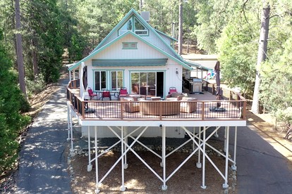 Relaxing Cabin Perfect for All the Family in Groveland, California - glamping.directory