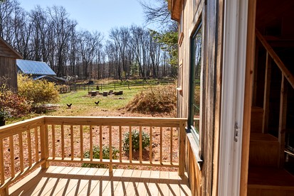 Cute Wooden Tiny House on a Beautiful Farm near Bethel Woods for a Romantic Getaway in Woodridge, New York - Woodridge, New York - glamping.directory