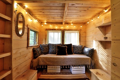 Cute Wooden Tiny House on a Beautiful Farm near Bethel Woods for a Romantic Getaway in Woodridge, New York - Woodridge, New York - glamping.directory