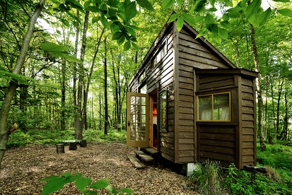 Cute Wooden Tiny House on a Beautiful Farm near Bethel Woods for a Romantic Getaway in Woodridge, New York - Woodridge, New York - glamping.directory