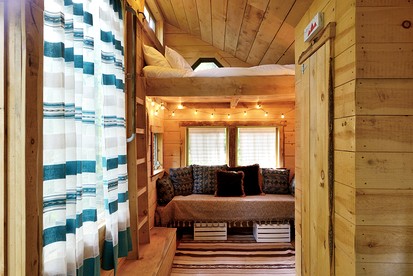 Cute Wooden Tiny House on a Beautiful Farm near Bethel Woods for a Romantic Getaway in Woodridge, New York - Woodridge, New York - glamping.directory