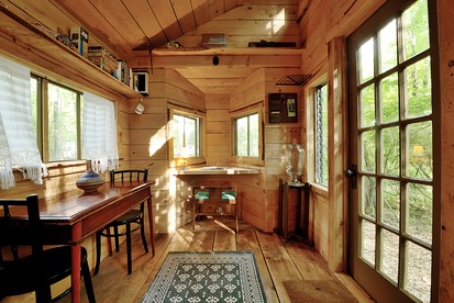 Cute Wooden Tiny House on a Beautiful Farm near Bethel Woods for a Romantic Getaway in Woodridge, New York - Woodridge, New York - glamping.directory