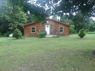 Farmhouse Cabin Getaway near Ozark Forest in Arkansas - Marshall, Arkansas - glamping.directory