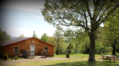Farmhouse Cabin Getaway near Ozark Forest in Arkansas - Marshall, Arkansas - glamping.directory