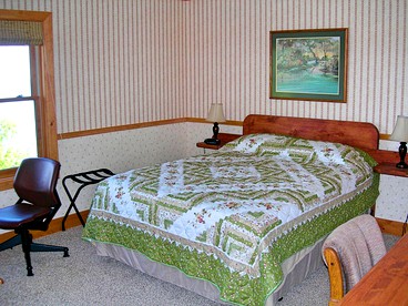Cozy Room in Bed and Breakfast for Relaxing Getaway on Lake Huron, Michigan - Cheboygan, Michigan - glamping.directory