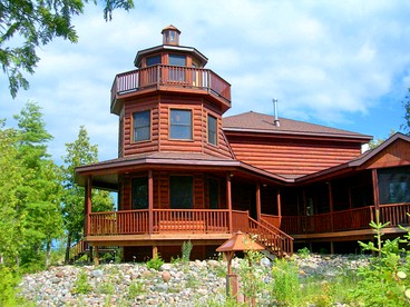 Cozy Room in Bed and Breakfast for Relaxing Getaway on Lake Huron, Michigan - Cheboygan, Michigan - glamping.directory