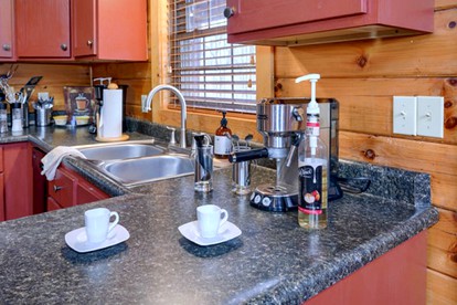 Wonderful Ohio Getaways in this Wonderful Cabin Rental with Hot Tub - Logan, Ohio - glamping.directory