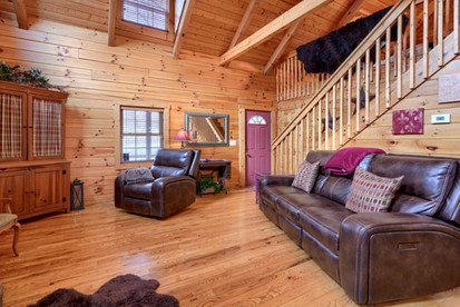 Wonderful Ohio Getaways in this Wonderful Cabin Rental with Hot Tub - Logan, Ohio - glamping.directory