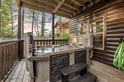 Outstanding Cabin with Air Hockey Table Beautifully Designed in Tennessee - Sevierville, Tennessee - glamping.directory