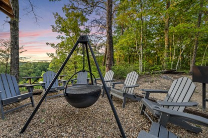 Outstanding Cabin with Air Hockey Table Beautifully Designed in Tennessee - Sevierville, Tennessee - glamping.directory