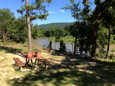Charming Vacation Rental for a Riverfront Getaway near Lake Sardis, Oklahoma - Tuskahoma, Oklahoma - glamping.directory
