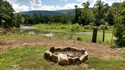 Charming Vacation Rental for a Riverfront Getaway near Lake Sardis, Oklahoma - Tuskahoma, Oklahoma - glamping.directory