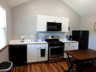 Charming Vacation Rental for a Riverfront Getaway near Lake Sardis, Oklahoma - Tuskahoma, Oklahoma - glamping.directory